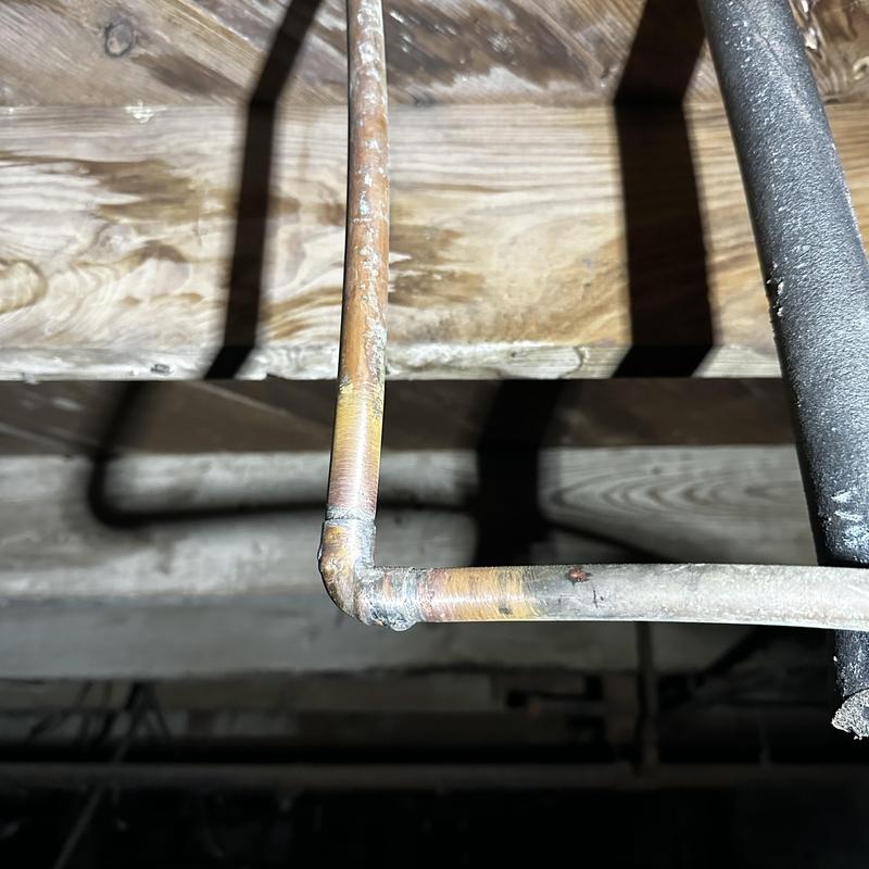 Copper 90-degree pipe joint with new solder repair