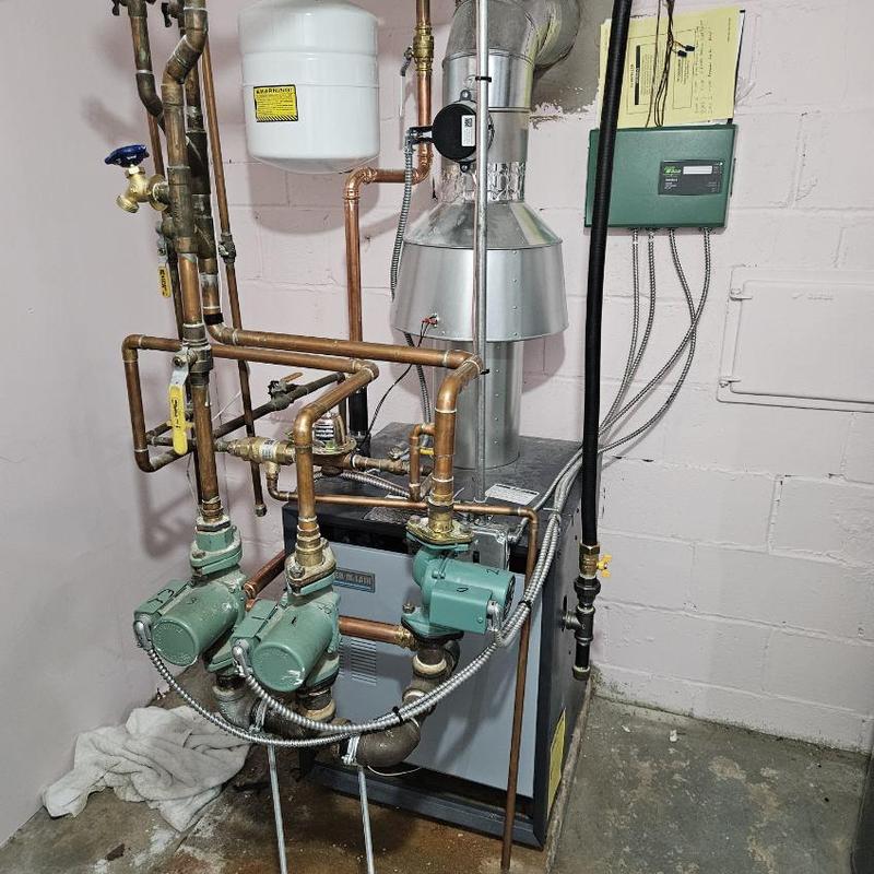 Weil-McLain gas boiler with copper piping and pumps