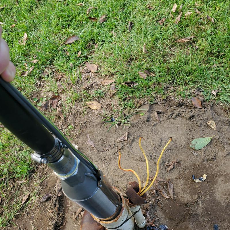 Submersible well pump wiring and installation site