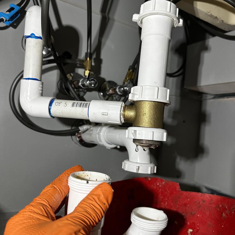 Kitchen sink drain trap with leaking pipe joint