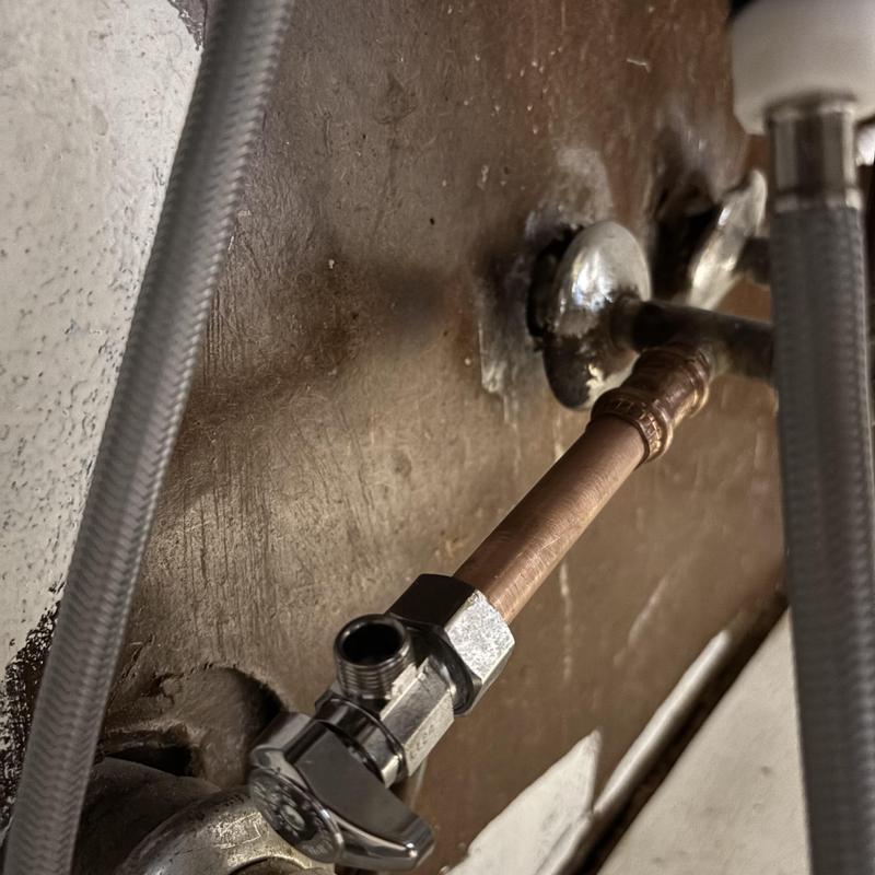 Angle stop shut off valve with copper pipe connection