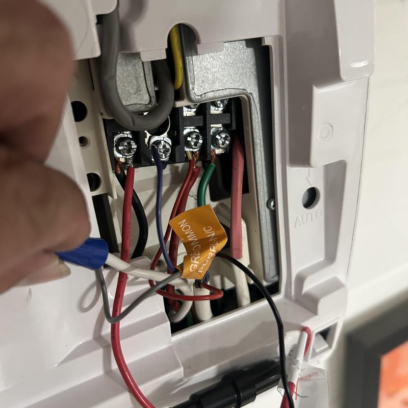 Mini split wiring connection with labeled wires Mini split wiring connection with labeled wires