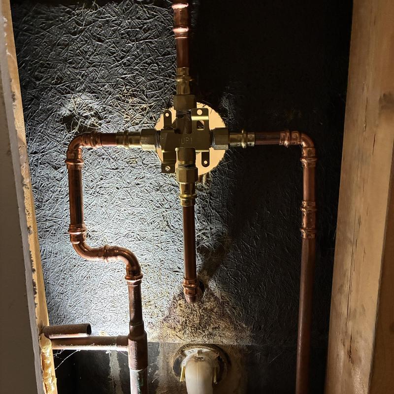 Tubshower faucet valve with copper piping installation