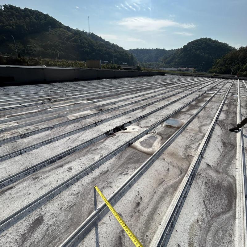 Metal roof deck with Flute-Fill insulation installed