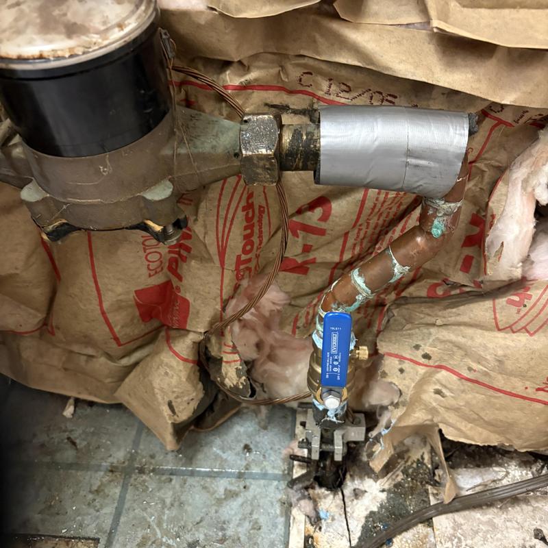 Threaded ball valve with copper supply line installation