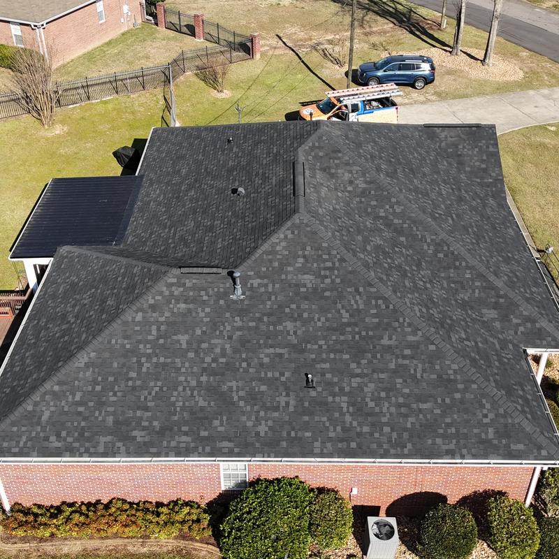 Owens Corning Onyx Black roof with Oakridge shingles
