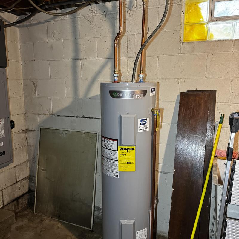 Electric hot water heater with copper piping installation