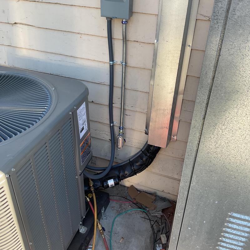 ML14KC1 condenser unit with connected refrigerant lines