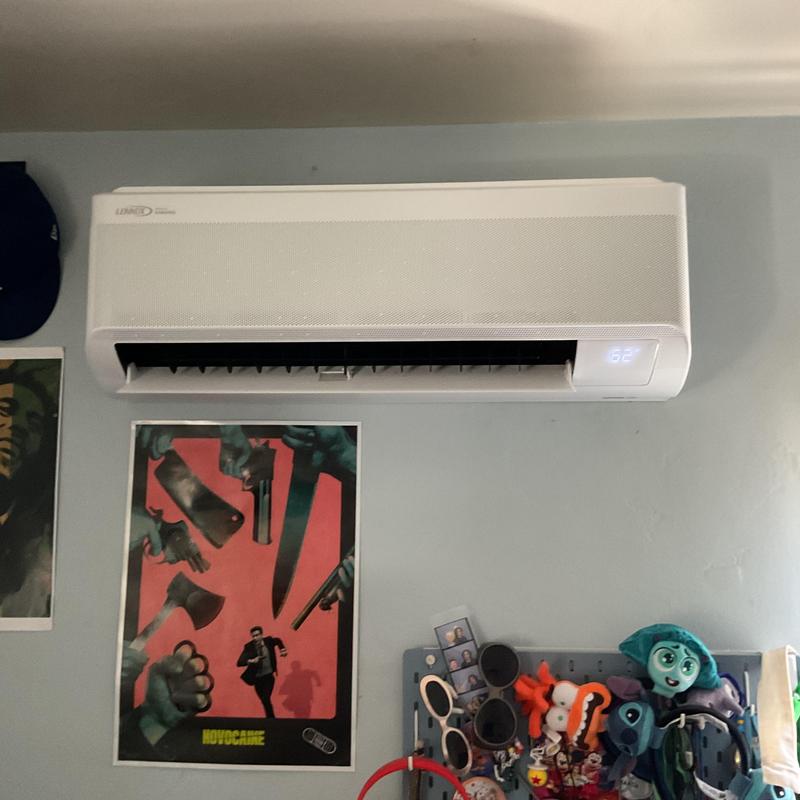 Mini split air conditioner wall unit with display Mini split air conditioner wall unit with display