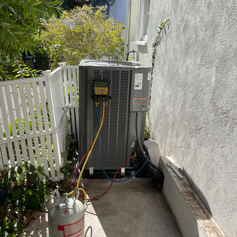 ML14KC1 condenser unit with manifold gauge setup