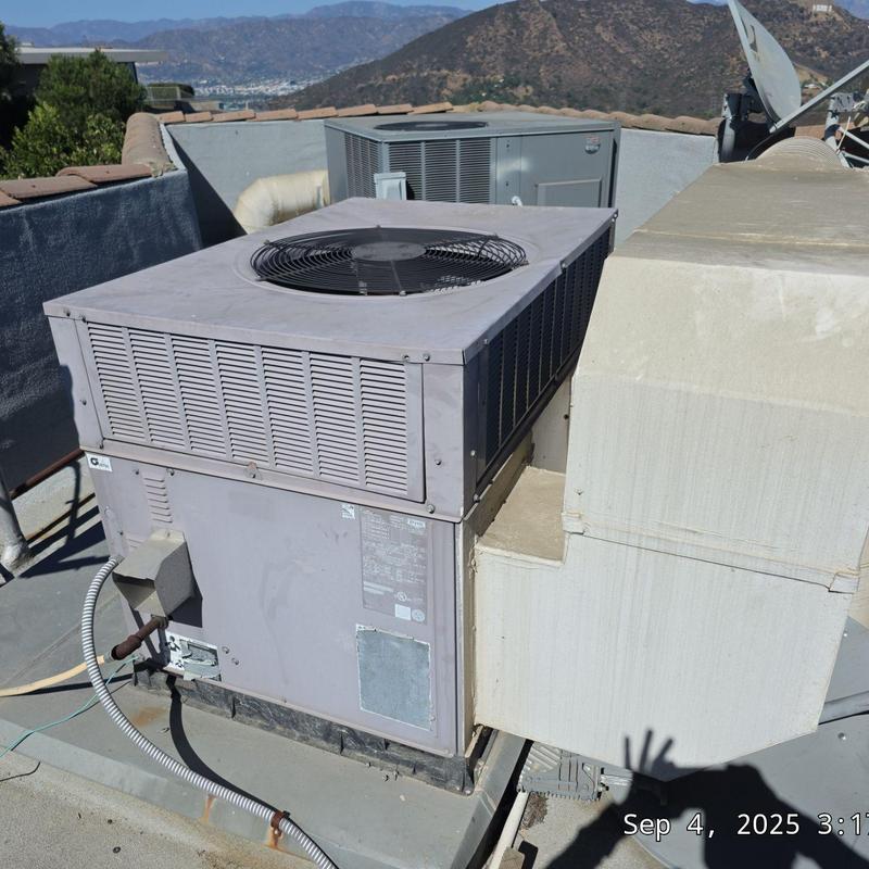 LRP13GX package unit HVAC system on rooftop