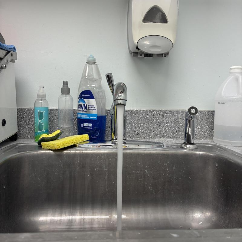 Dishwasher water feed testing at sink faucet