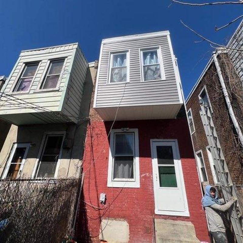 4-inch Dutchlap vinyl siding installation on house exterior