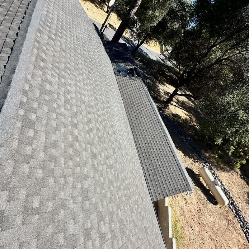 GAF Lifetime asphalt roof installation on residential home