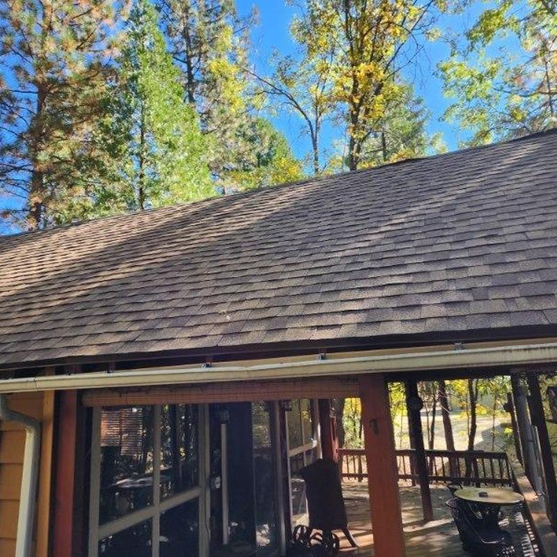 GAF lifetime asphalt roof on residential home