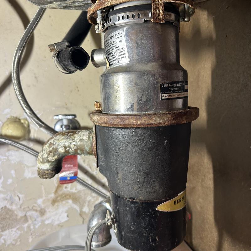 Garbage disposal unit with rusted mounting flange