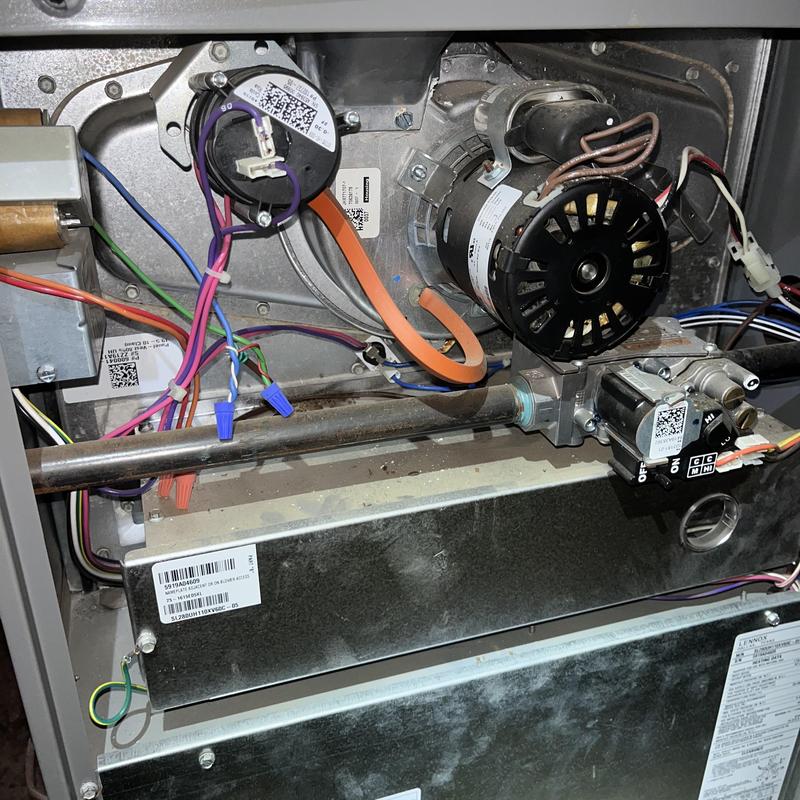 Gas furnace control and ignition components with wiring Gas furnace control and ignition components with wiring