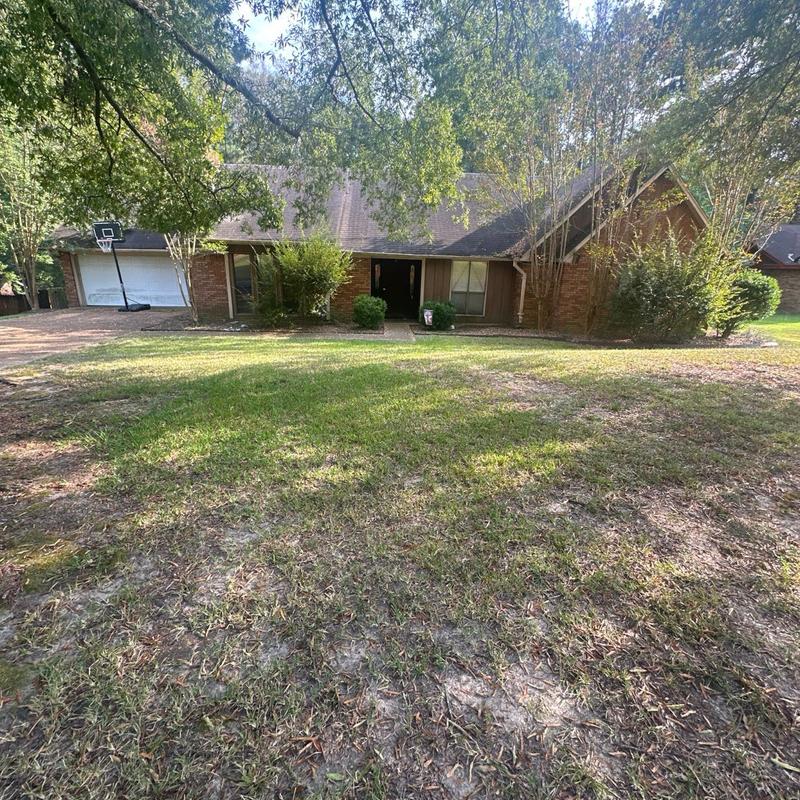 Asphalt shingle roof on residential home in Florence, MS