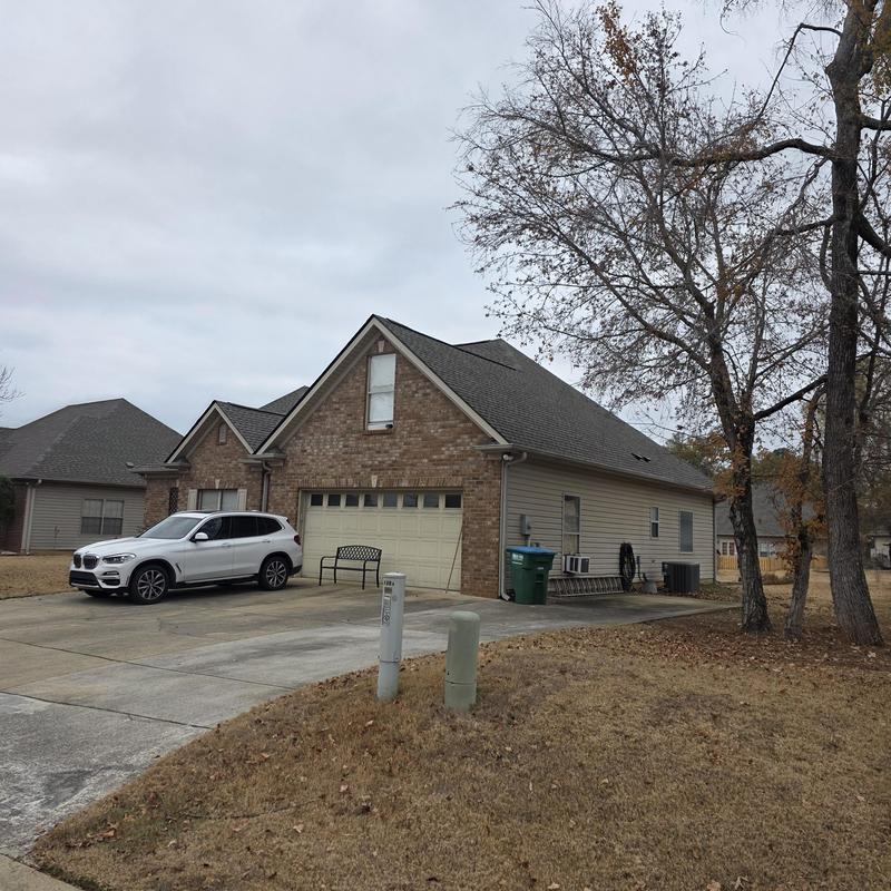 GAF UHDZ Weatherwood shingle roof on house GAF UHDZ Weatherwood shingle roof on house