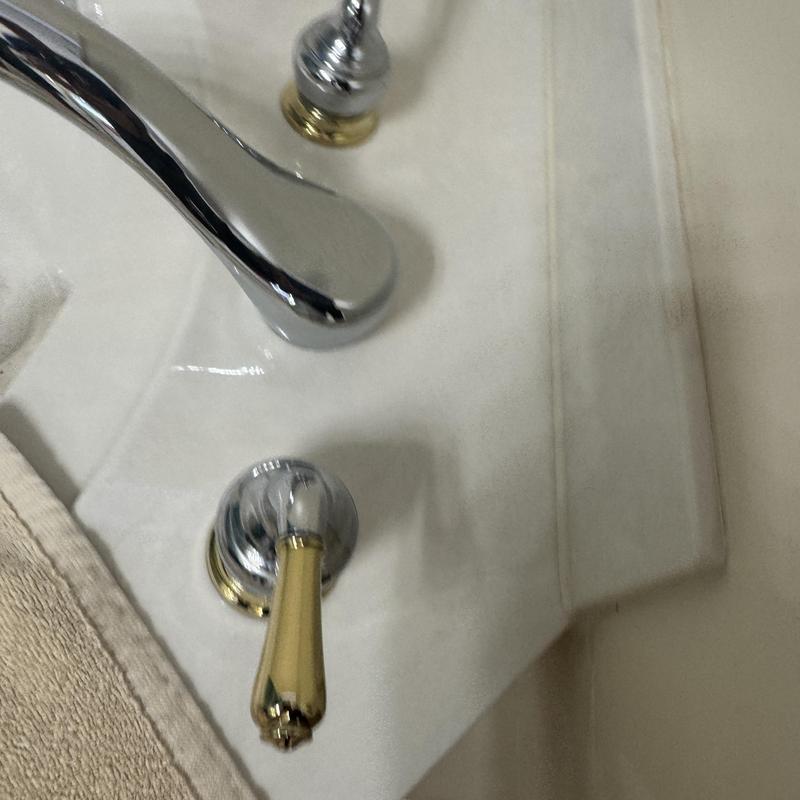 Roman tub faucet cartridge and handle assembly