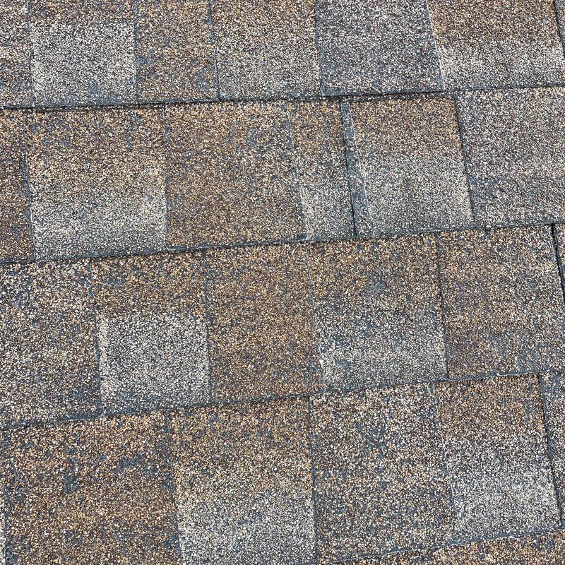 Architectural asphalt shingles with hail damage granules
