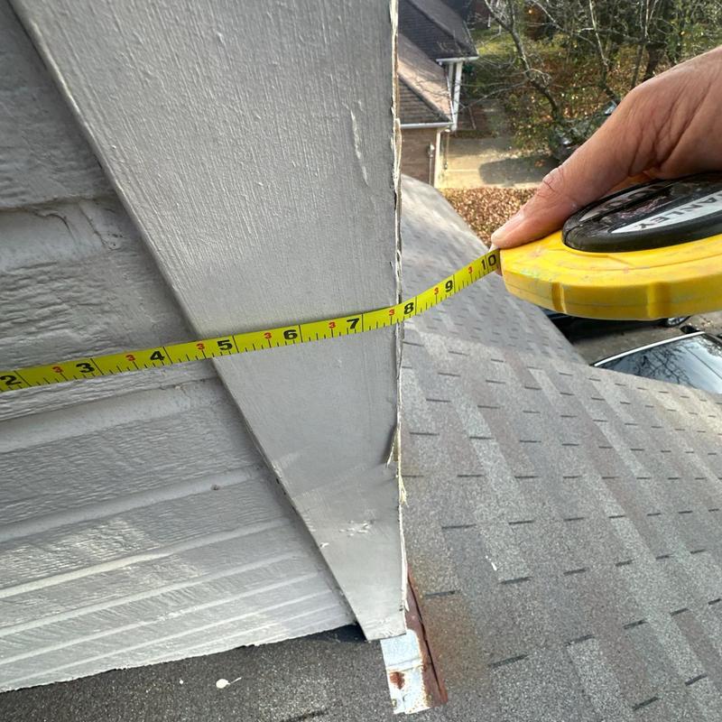 Roof edge measurement with tape during inspection