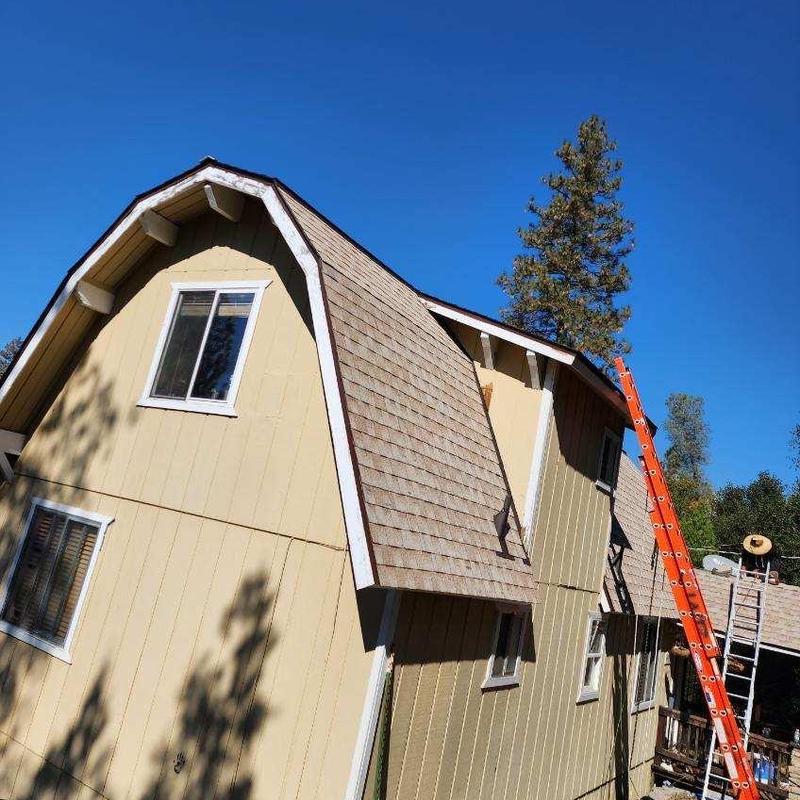 Gaf lifetime asphalt roof on beige home in Sonora