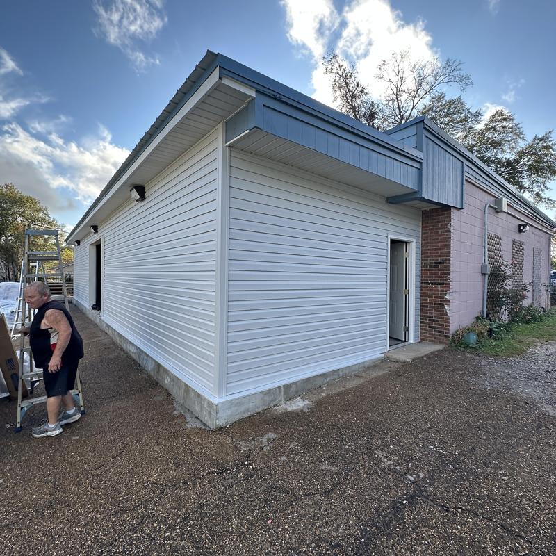 Vinyl siding installation on commercial building exterior Vinyl siding installation on commercial building exterior