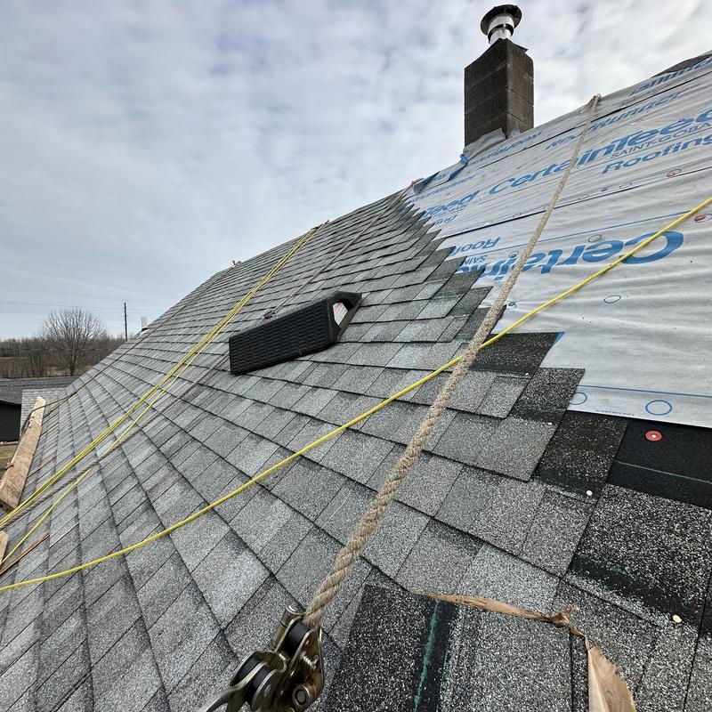 CertainTeed Landmark shingles installation on roof deck CertainTeed Landmark shingles installation on roof deck