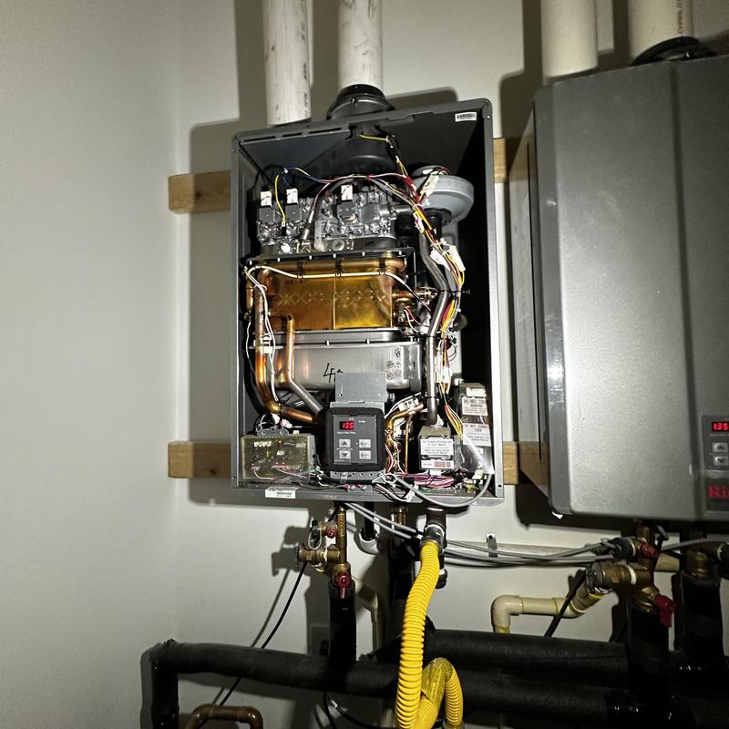 Tankless water heater internal components and wiring