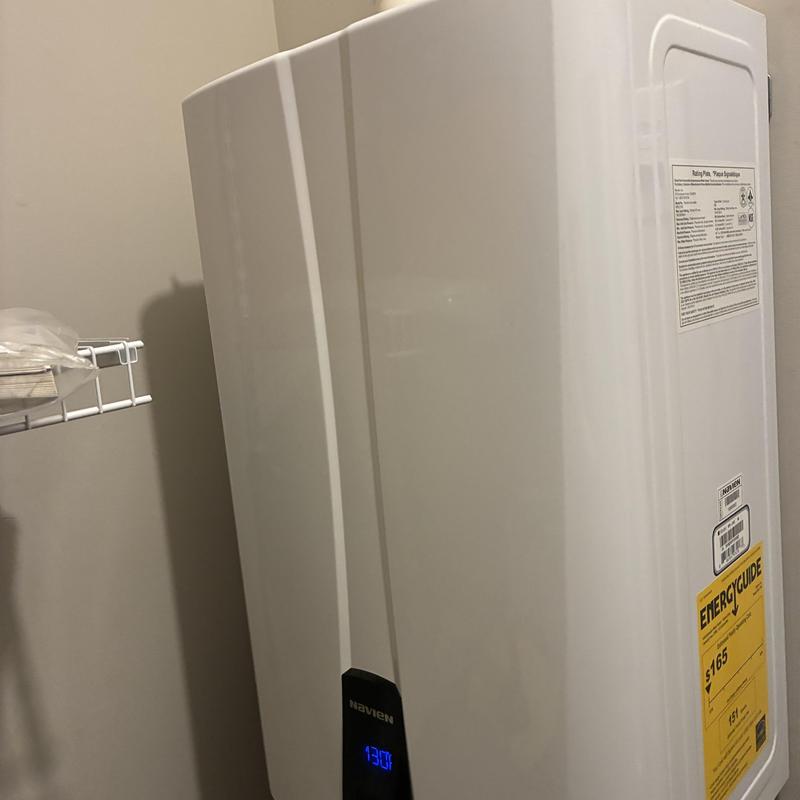 Tankless water heater diagnostics with temperature display