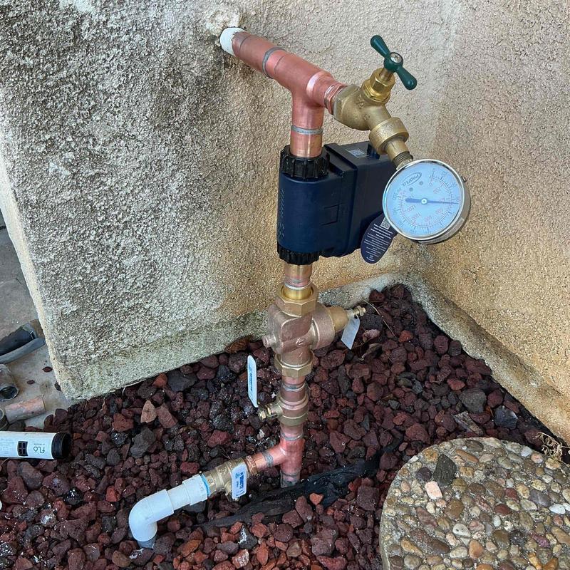 MOEN Flow automated leak detection valve with gauge