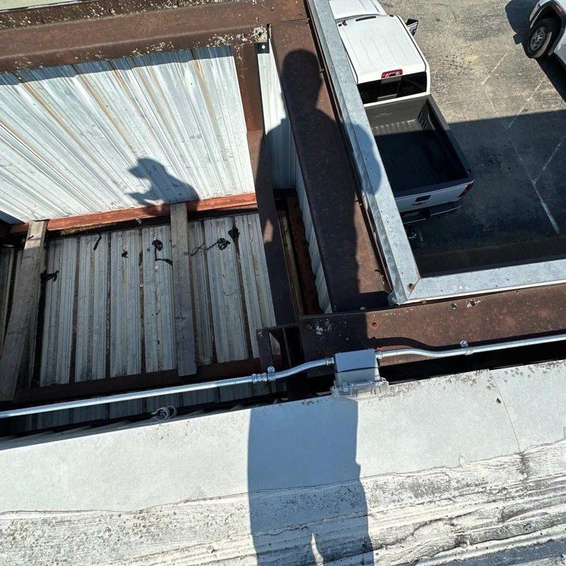 Commercial metal roof with exposed seams and membrane wear