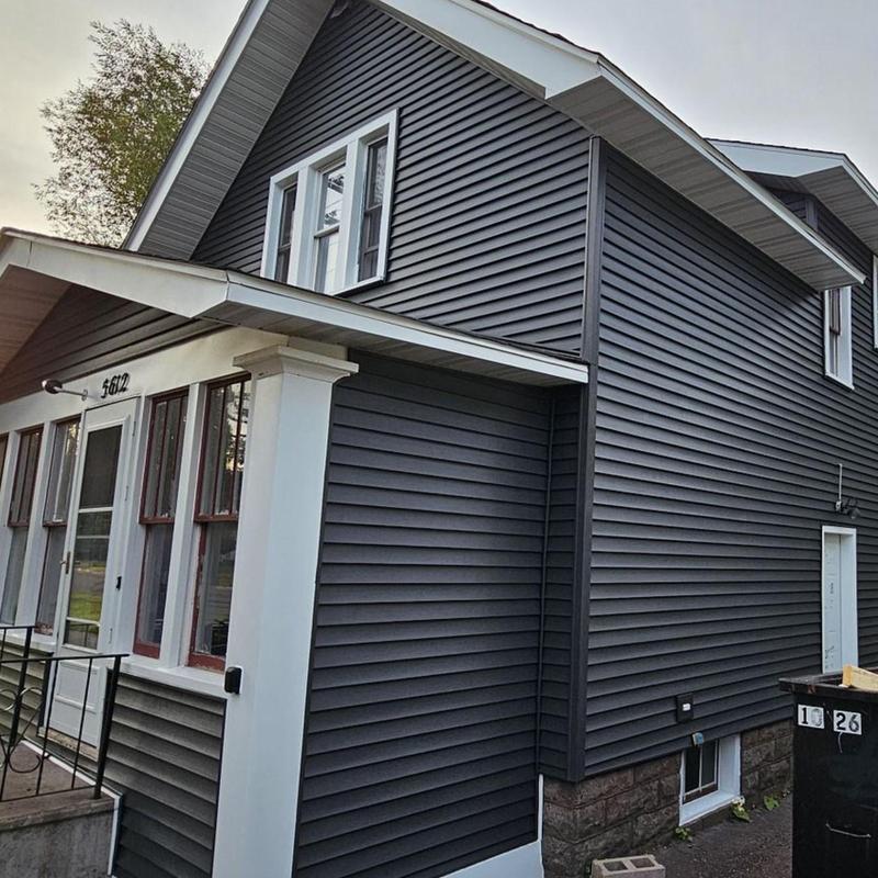Vinyl siding installation with metal wrapped fascia and soffit Vinyl siding installation with metal wrapped fascia and soffit
