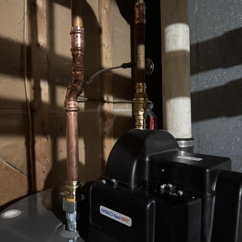 Power vent water heater with copper piping installation