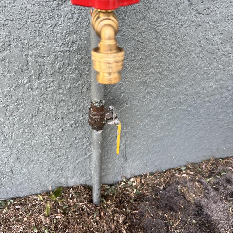 Outdoor hose bib with vacuum breaker and copper pipe