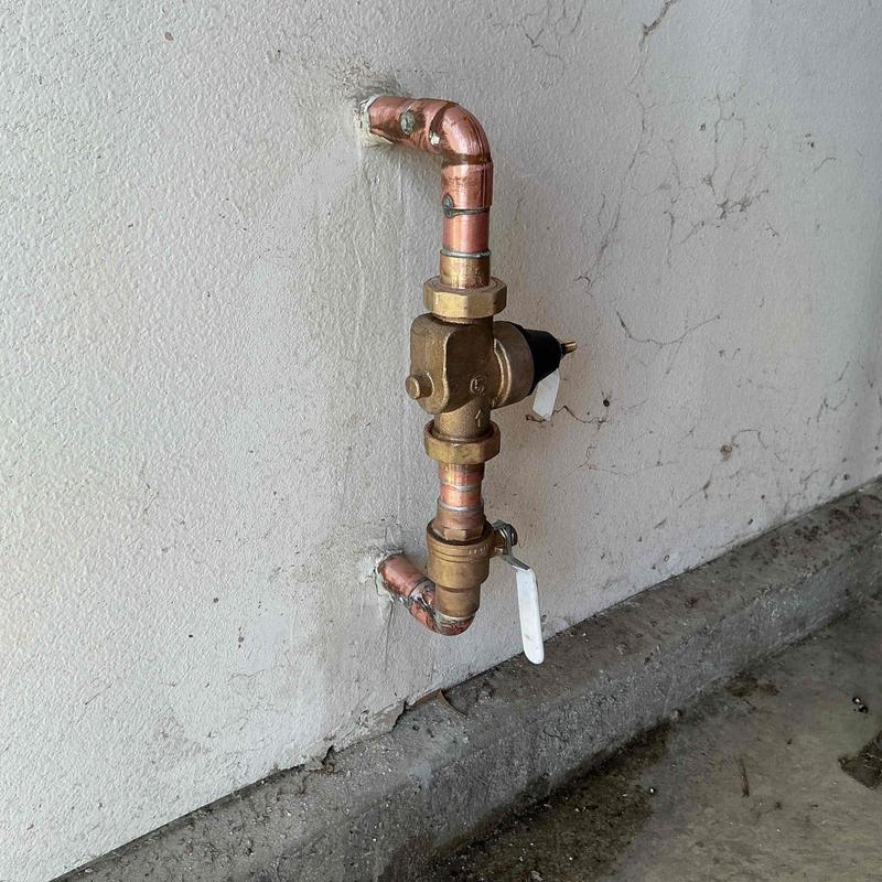 1-inch water pressure regulator and gate valve installation
