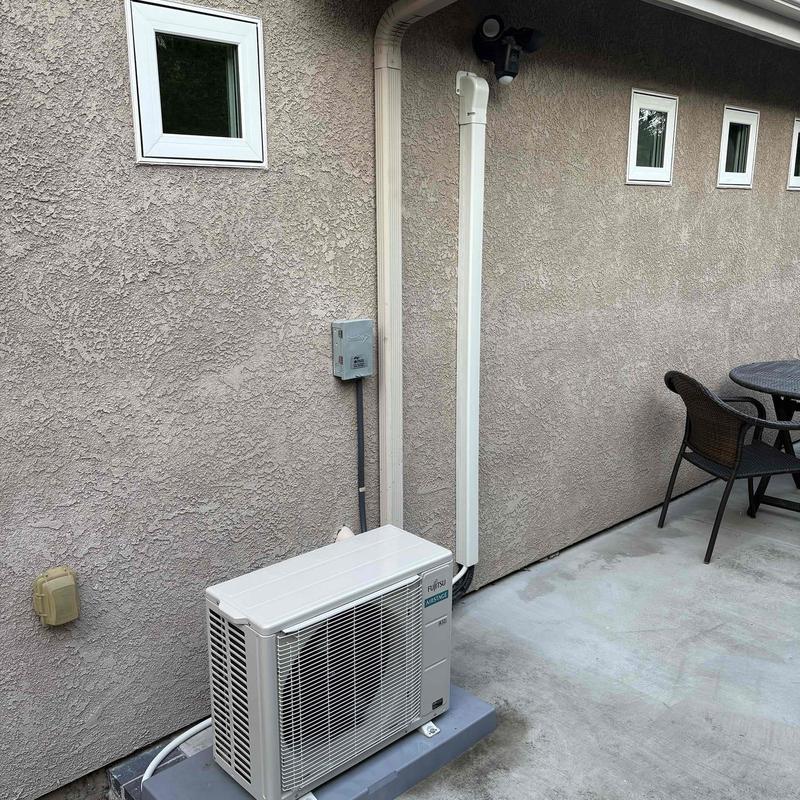 Fujitsu mini split outdoor unit installation on patio