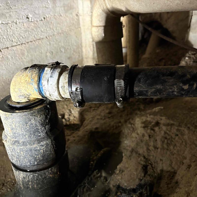 Kitchen sink drain line with 90-degree elbow fittings