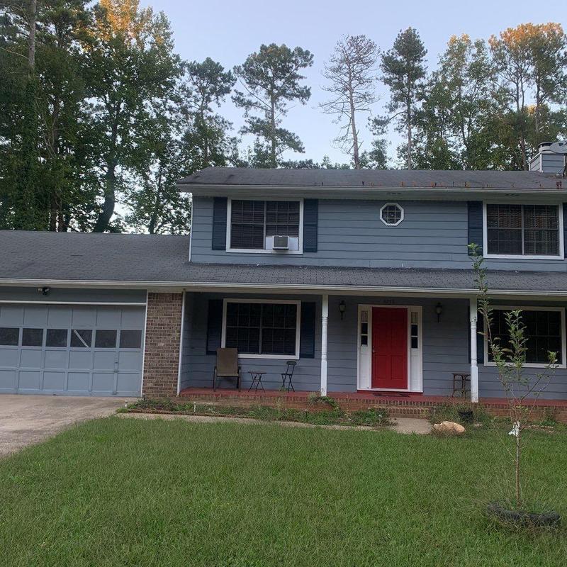 Atlas Pristine Lifetime roofing shingles on home facade Atlas Pristine Lifetime roofing shingles on home facade