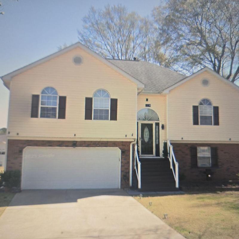 CertainTeed Landmark shingle roof on residential home CertainTeed Landmark shingle roof on residential home
