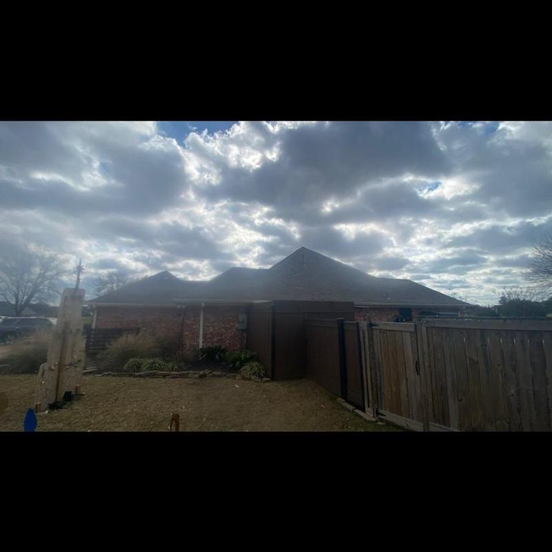 Architect shingles installation on residential roof in Florence Architect shingles installation on residential roof in Florence