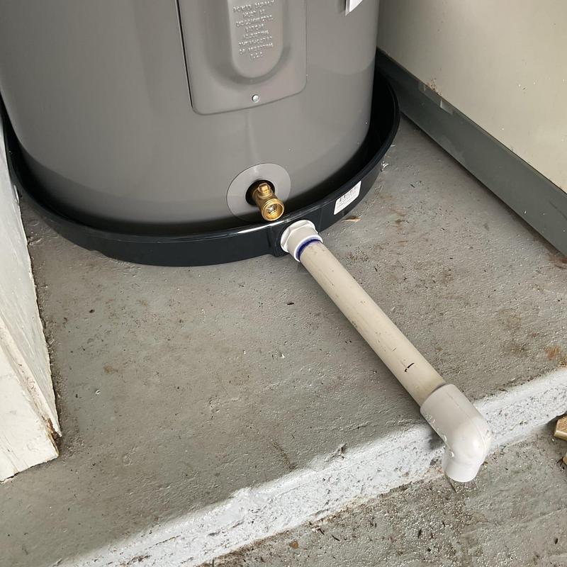40-gallon Rheem electric water heater drain pipe installation