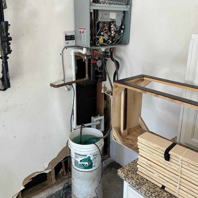 Tankless water heater flush setup with descaling bucket