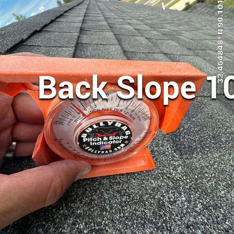 Roof pitch slope indicator on asphalt shingles