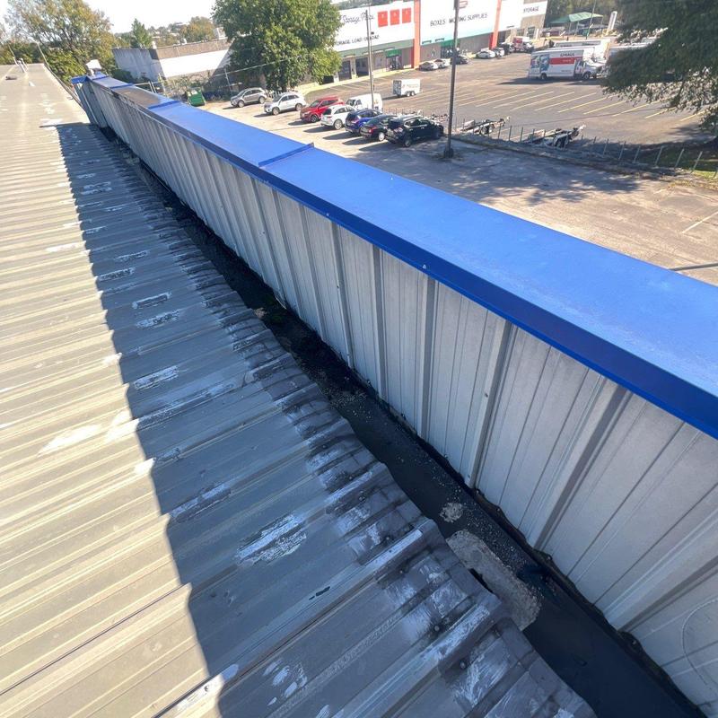 Metal commercial roof edge with blue cap trim