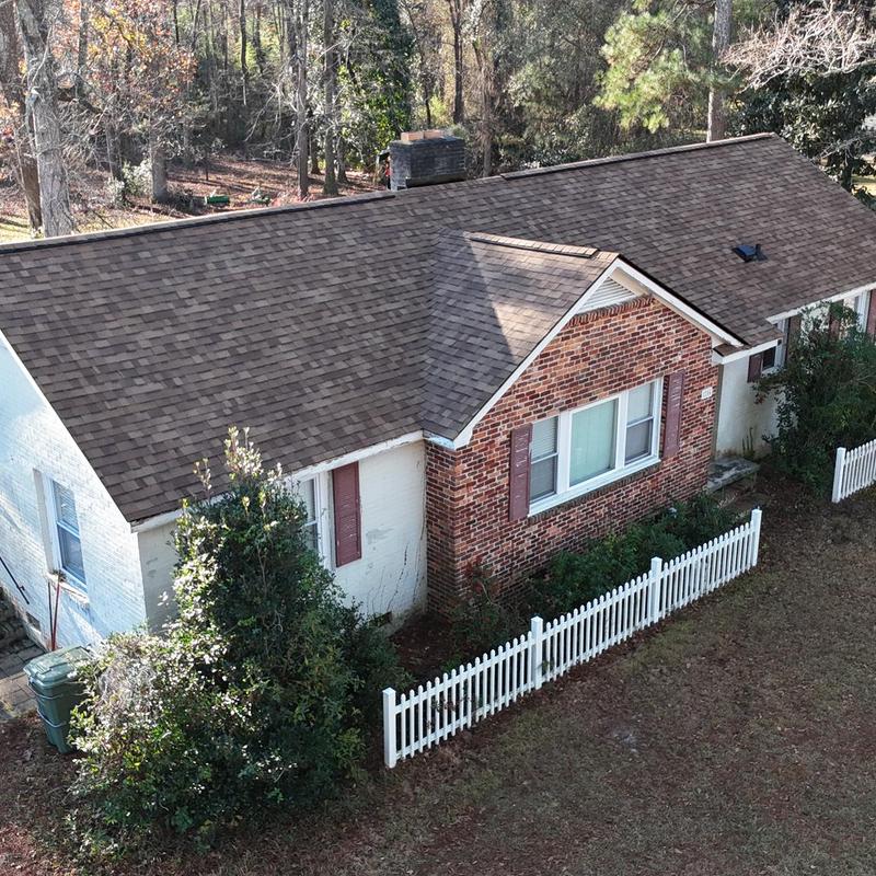Owens Corning Oakridge shingle roof on brick house