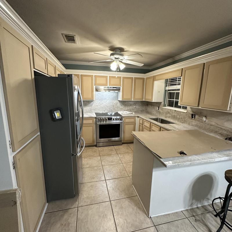 Kitchen cabinet doors and drawers installation Kitchen cabinet doors and drawers installation