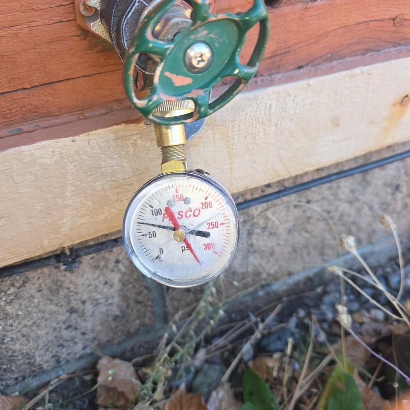 Water pressure gauge on outdoor hose bib valve