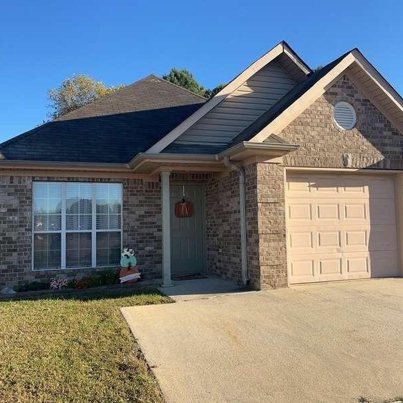 Owen's Corning Oakridge roof with ridge vent ventilation Owen's Corning Oakridge roof with ridge vent ventilation